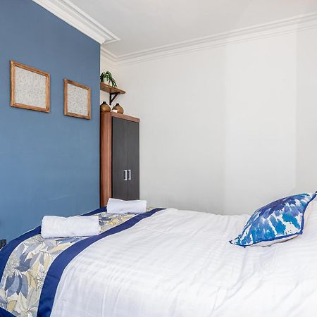 Coronation House By Yourstays - 3 Bedroom House In Newcastle-Under-Lyme Stoke-on-Trent ภายนอก รูปภาพ