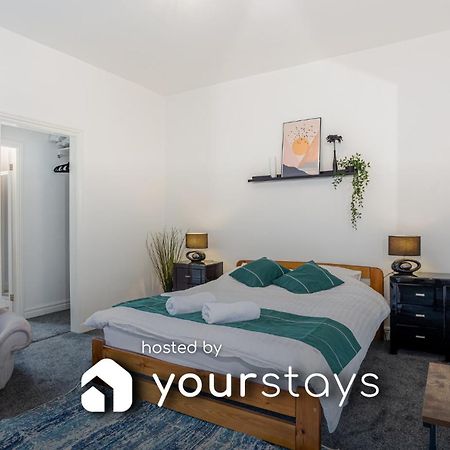 Coronation House By Yourstays - 3 Bedroom House In Newcastle-Under-Lyme Stoke-on-Trent ภายนอก รูปภาพ
