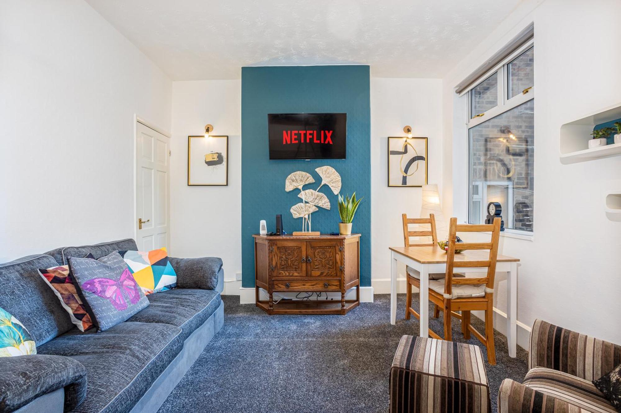 Coronation House By Yourstays - 3 Bedroom House In Newcastle-Under-Lyme Stoke-on-Trent ภายนอก รูปภาพ