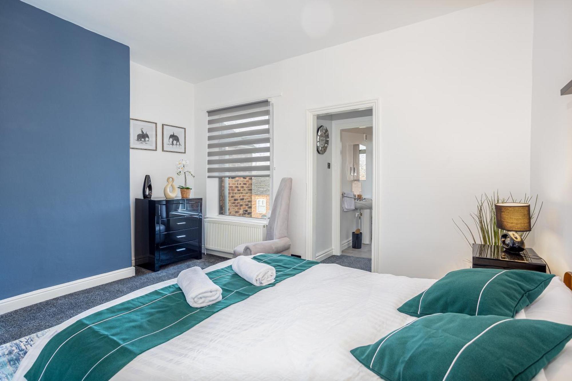Coronation House By Yourstays - 3 Bedroom House In Newcastle-Under-Lyme Stoke-on-Trent ภายนอก รูปภาพ