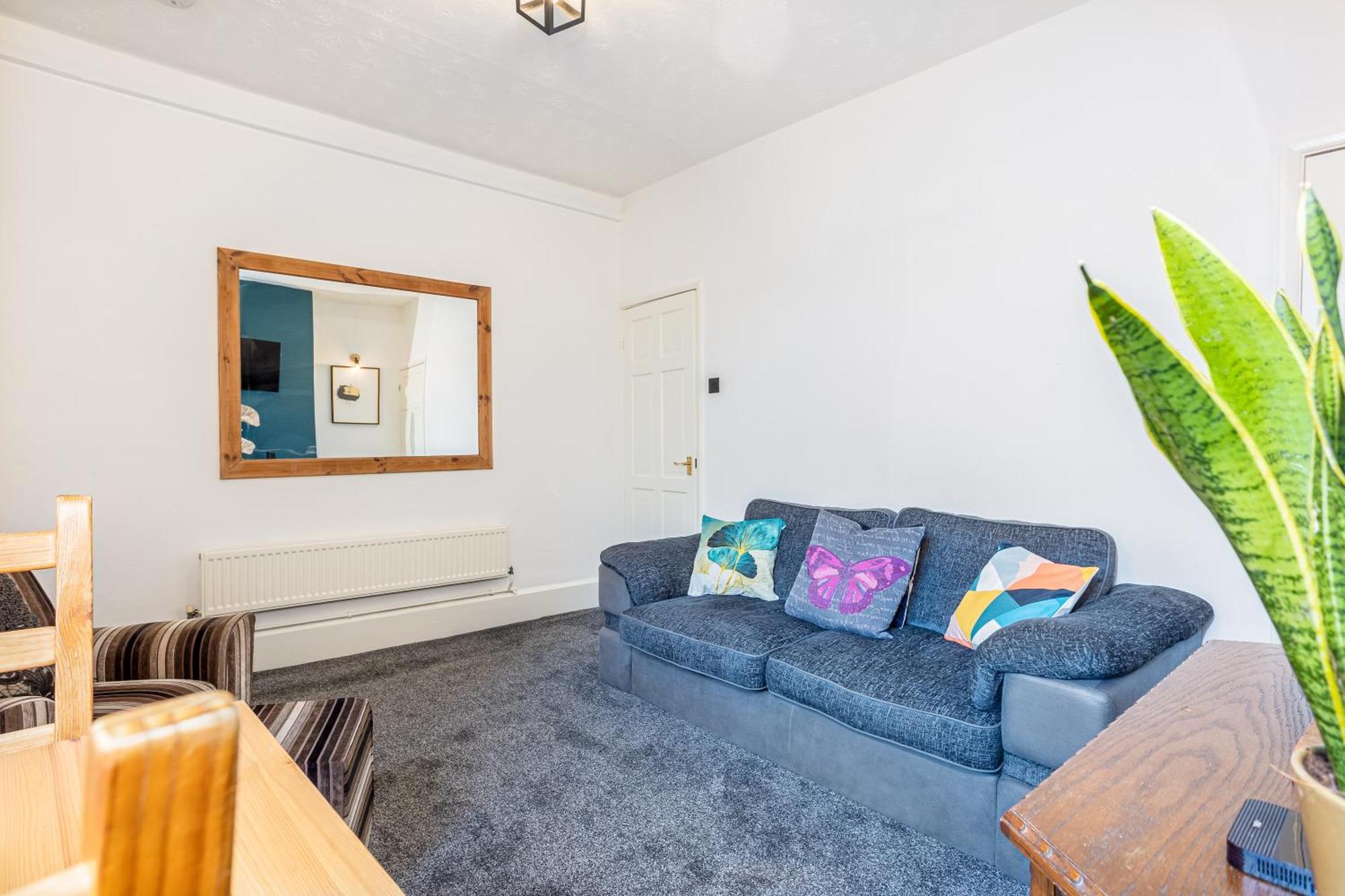 Coronation House By Yourstays - 3 Bedroom House In Newcastle-Under-Lyme Stoke-on-Trent ภายนอก รูปภาพ