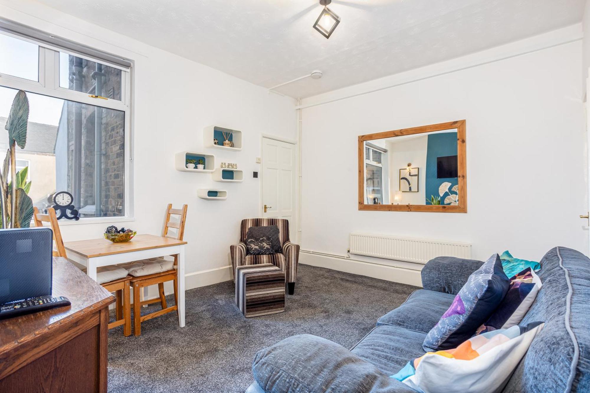 Coronation House By Yourstays - 3 Bedroom House In Newcastle-Under-Lyme Stoke-on-Trent ภายนอก รูปภาพ