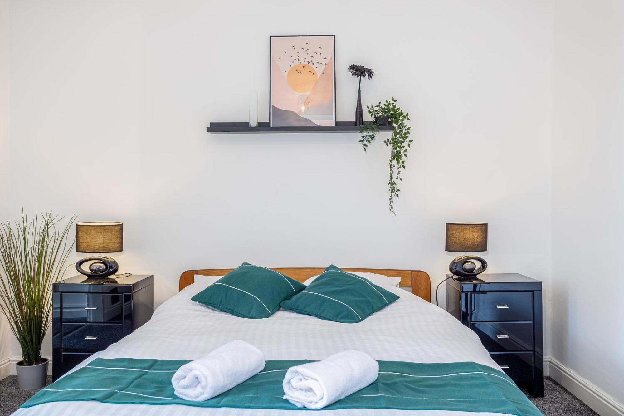 Coronation House By Yourstays - 3 Bedroom House In Newcastle-Under-Lyme Stoke-on-Trent ภายนอก รูปภาพ