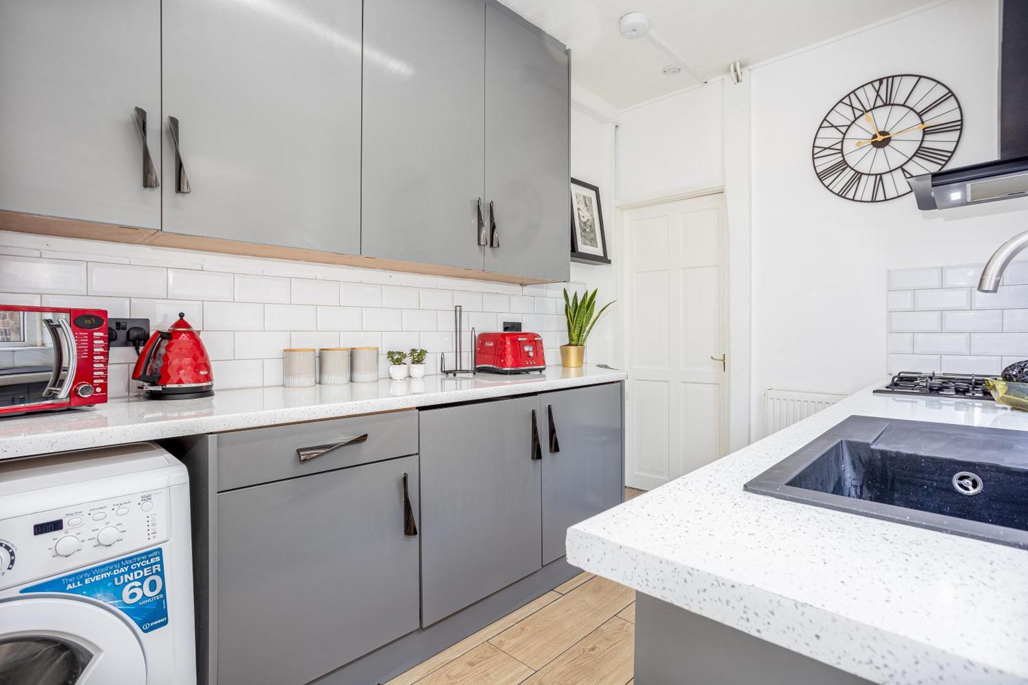 Coronation House By Yourstays - 3 Bedroom House In Newcastle-Under-Lyme Stoke-on-Trent ภายนอก รูปภาพ