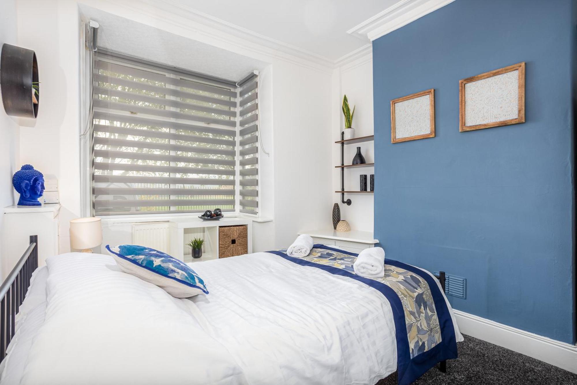 Coronation House By Yourstays - 3 Bedroom House In Newcastle-Under-Lyme Stoke-on-Trent ภายนอก รูปภาพ