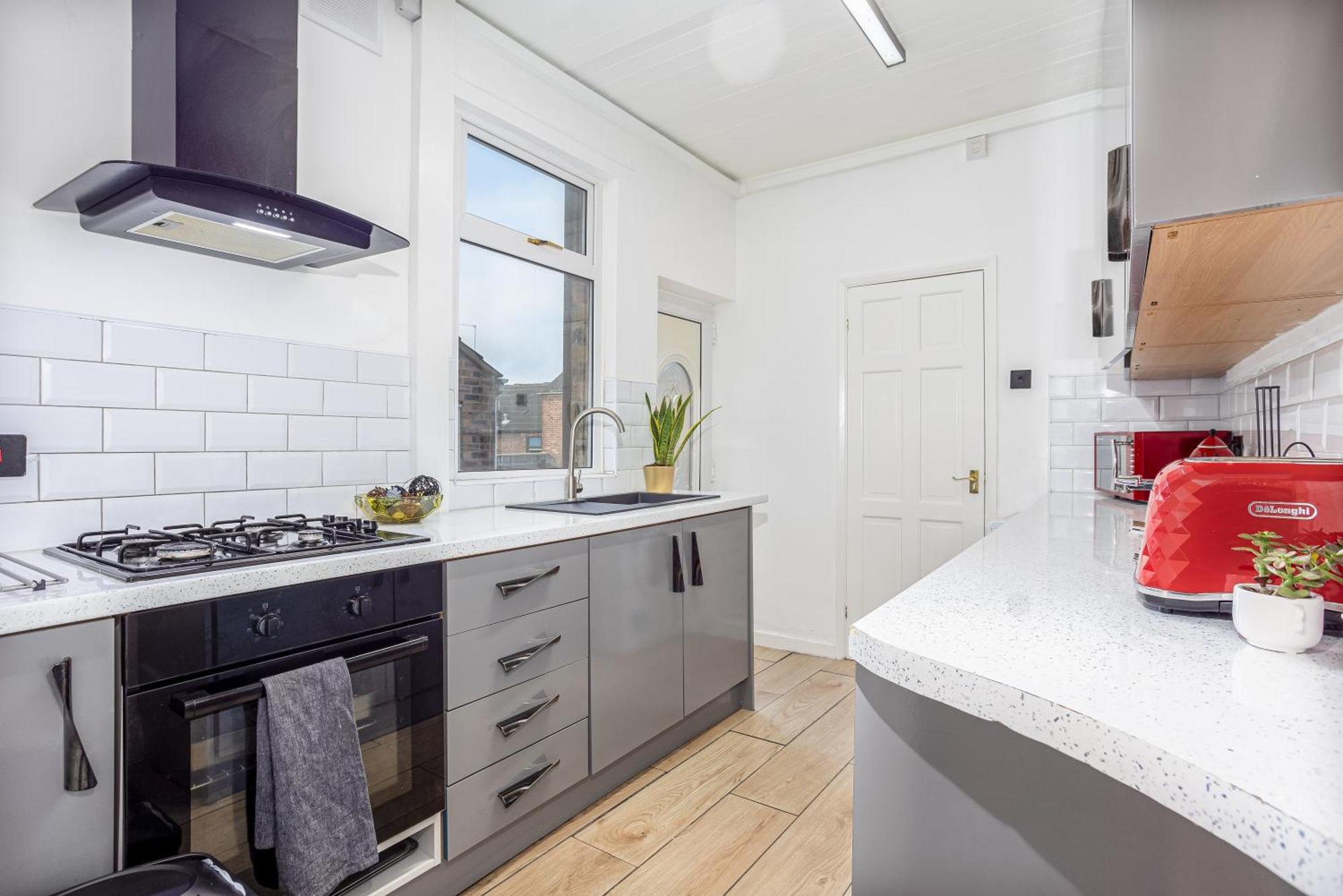 Coronation House By Yourstays - 3 Bedroom House In Newcastle-Under-Lyme Stoke-on-Trent ภายนอก รูปภาพ