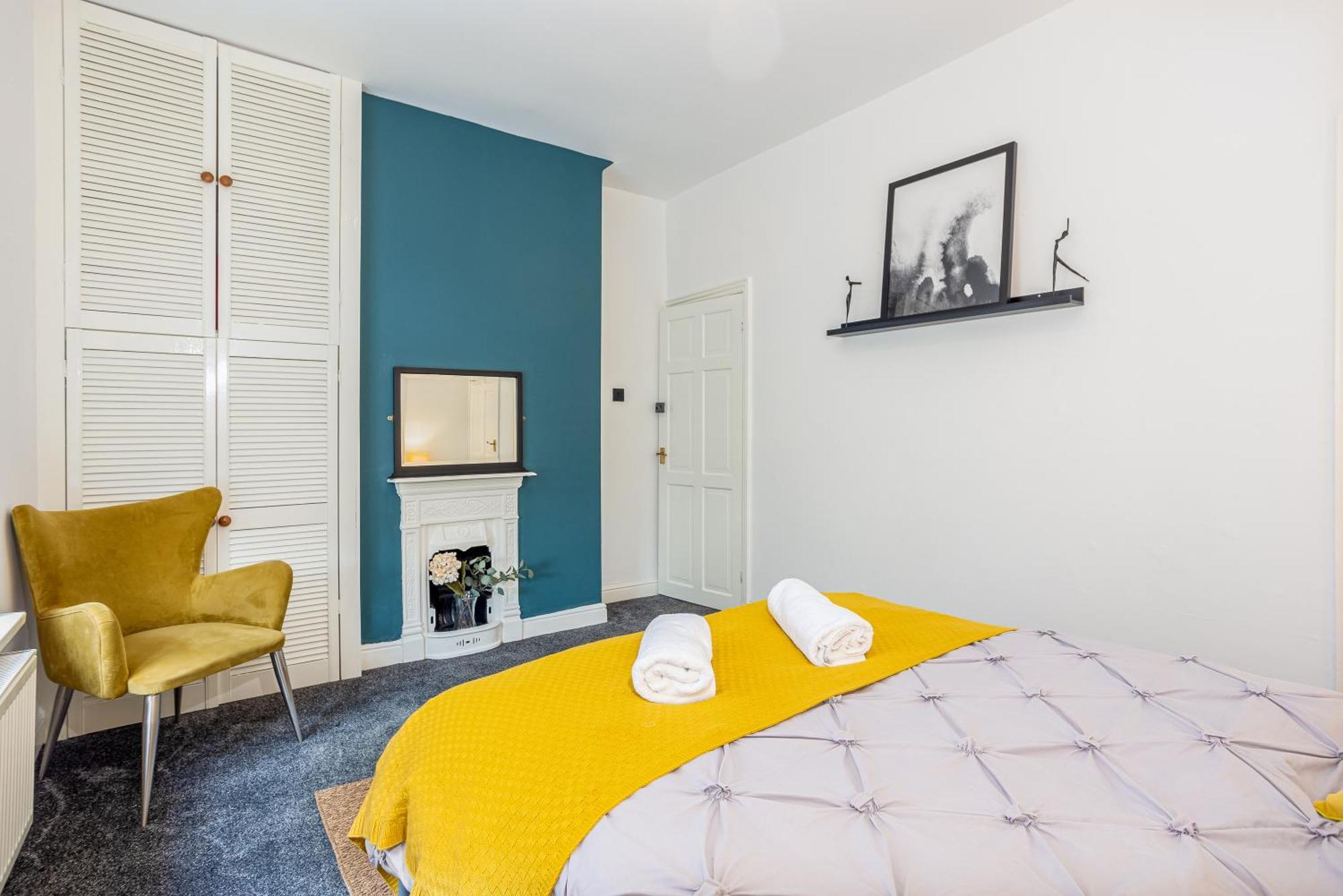 Coronation House By Yourstays - 3 Bedroom House In Newcastle-Under-Lyme Stoke-on-Trent ภายนอก รูปภาพ